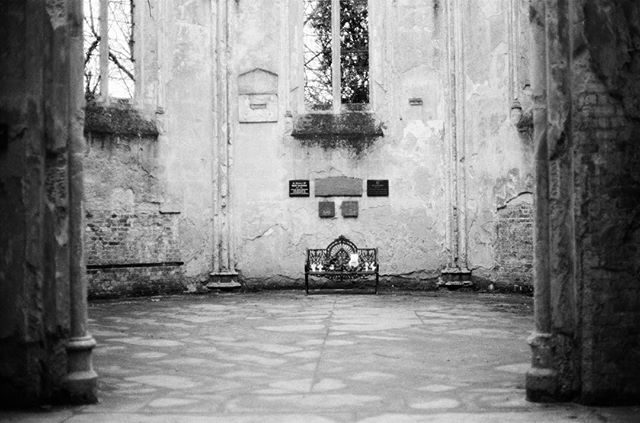 Take a seat
.
.
.
.
.
.
#35mm #canonf1n #silberra52xx #silberracinema52xx #silberra #filmphotographic #blackandwhitephotography #analoguepeople  #bestfilmphoto #35mmfilm #35mmstreetphotography #35mm_look #magazine35mm #filmphotomag #somewheremagazine #thinkverylittle #thinkveryfi