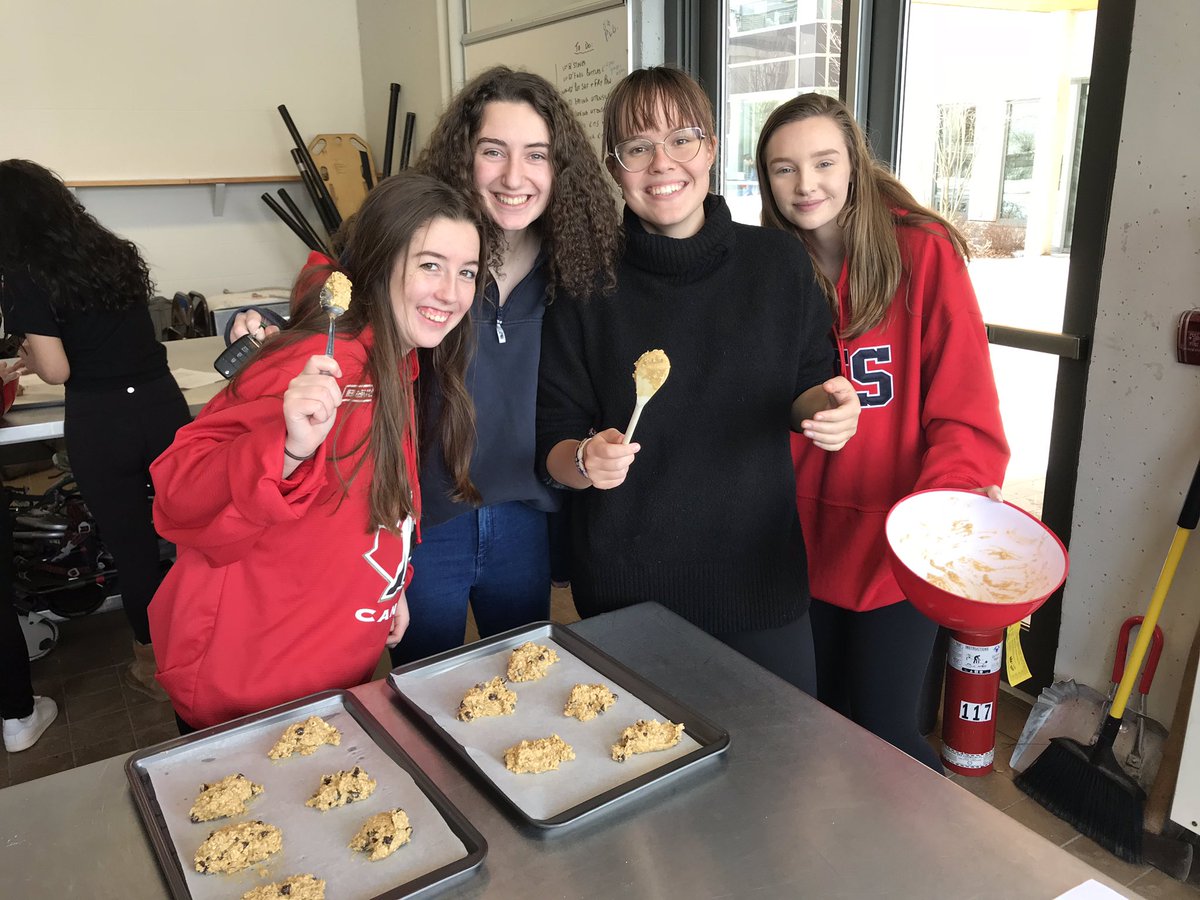 StephJackman4's tweet photo. Practicing Stoichiometry by calculating the mass of each ingredient needed to make cookies! #LCSLearns @LakefieldCS https://t.co/KwCUAynDOI