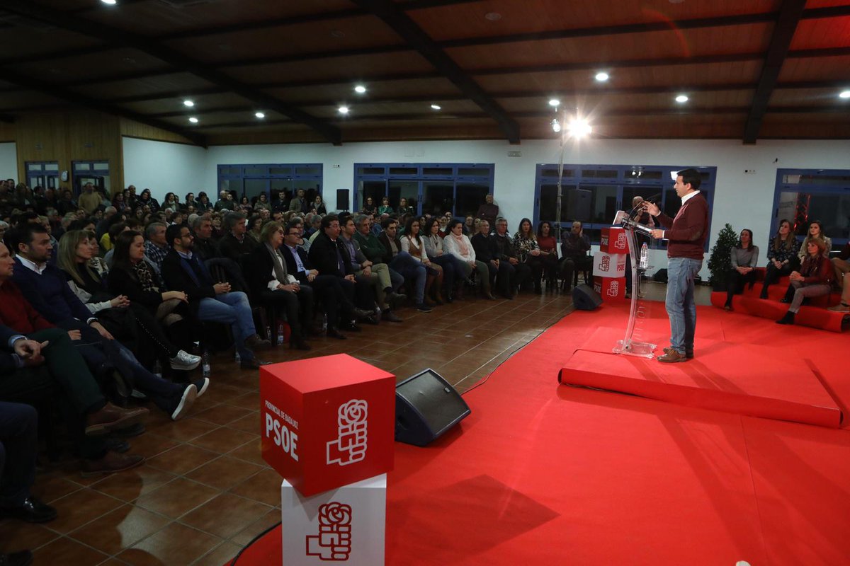🗣"Quiero rendir un sincero homenaje a #BaldomeroJimeno por esos 20 años de entrega a Valverde y a todos los compañeros que han gobernado en esta localidad, símbolo de la apuesta socialista por el progreso y desarrollo" <a href="/buenavistafco/">Francisco Buenavista</a> #ValverdedeLeganes 🌹 #JuntXsaPorMás💚⚪🖤