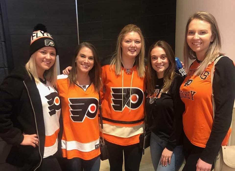 IntePros_TopGun's tweet photo. The Catapult team enjoyed a night of team building on Thursday by cheering on the Philadelphia Flyers! #hardworkanddetermination #workhardplayhard #catapultingcareers https://t.co/gQugmqUfob