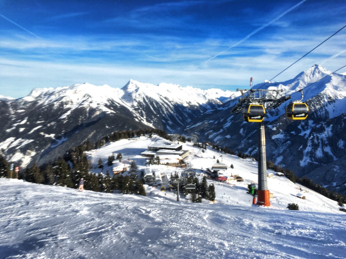 _edestinations's tweet image. Incredible few days skiing in the Zillertal Valley! More than 500kms of ski runs 😳 Will need to return to really do this vast ski area justice! @TUIUKPR @TUIUK @ZillertalArena @Mayrhofen #Mayrhofen #Zillertal #Ski #GetMoreWinter