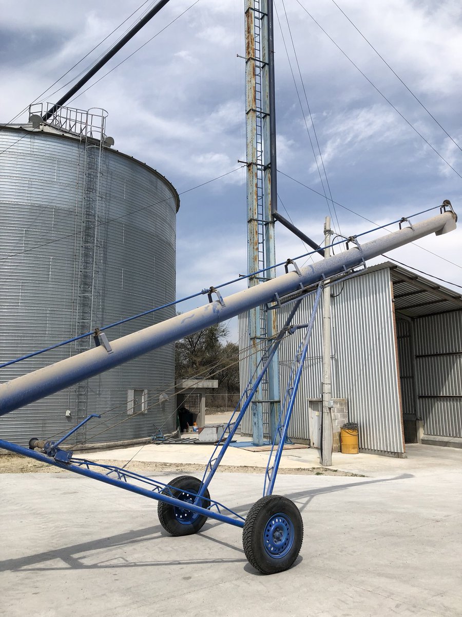 MVZMariaJoseMtz's tweet image. Con acciones en asesoría técnica innovadoras para la cosecha de maíz, comercialización, logramos que nuestros productores tengan herramientas para fortalecer empresas agrícolas, en @municipio_leon nos encontramos en la comunidad de La Sandía.