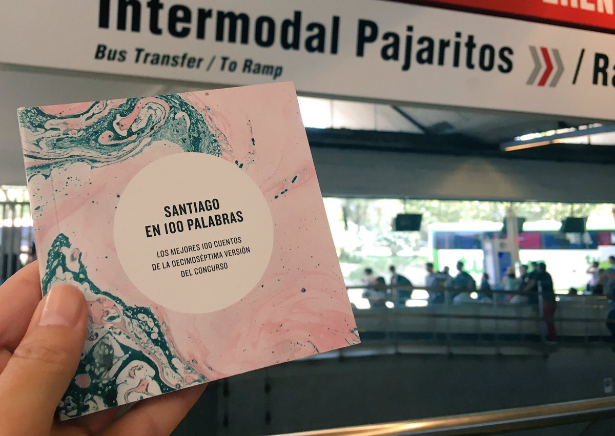 ¿Quieres lectura para tu viaje en bus? Hoy viernes 8 de febrero desde las 5 pm estaremos regalando libritos de #santiagoen100palabras en <a href="/metrodesantiago/">Metro de Santiago - #50Años</a> Estación Pajaritos 📚📚📚📚