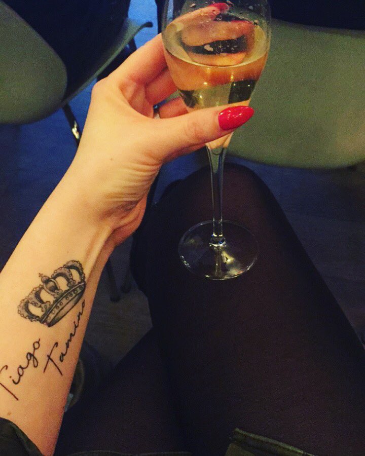 Sabrina80537611's tweet photo. About yesterday #newyearsdrink #TEN #bossspeech #newyearnewopportunity #collegues #friends #wine #food #sintniklaas #kinggeorgecafe https://t.co/vkGlkxuDqY