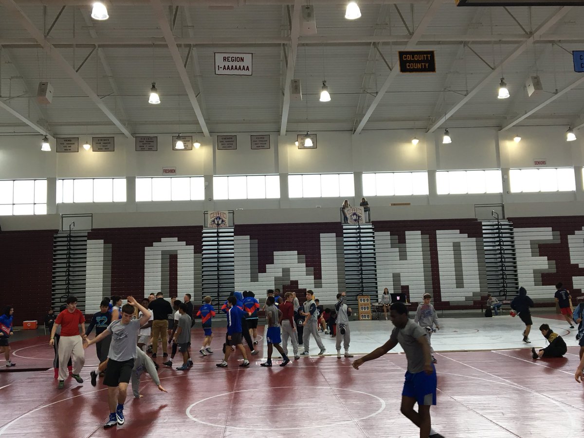 WHSTakedownClub's tweet photo. Ready to wrestle at Lowndes HS @OfficialGHSA #7ASectionals. Team moms setting things straight...look closely! @WaltonAthletics @robindbrill @WHSRaiderFans https://t.co/TZVTK1rYw2