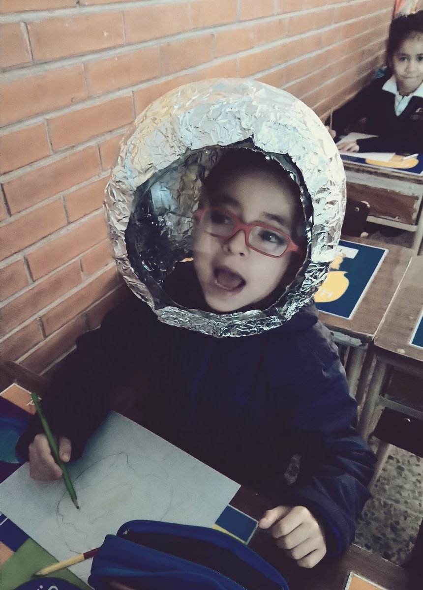 MissCristy2's tweet photo. @primlancaster @CoordLizbeth Today we talked about astronauts daily routine: https://t.co/8aWpjQzIuI