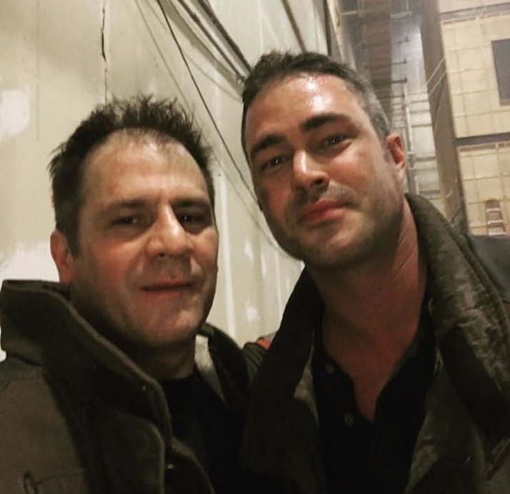 TaylorKinneyARG's tweet photo. **Tony says to check out ours new upcoming eps of #chicagofire "They  're the goodest!" Have a weekend, stay warm, it's cold out there!** (📸 vía #TaylorKinney Instagram) #TonyFerraris #ChicagoFire #bts https://t.co/6Oxl75w6lq