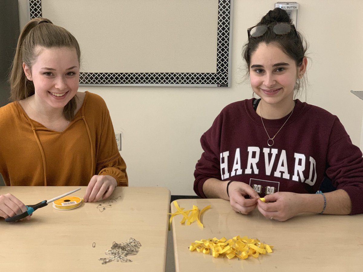 FHS_40Percent's tweet photo. Preparing for our surprise visit with the Atria seniors!! https://t.co/NYR8qbWWg6