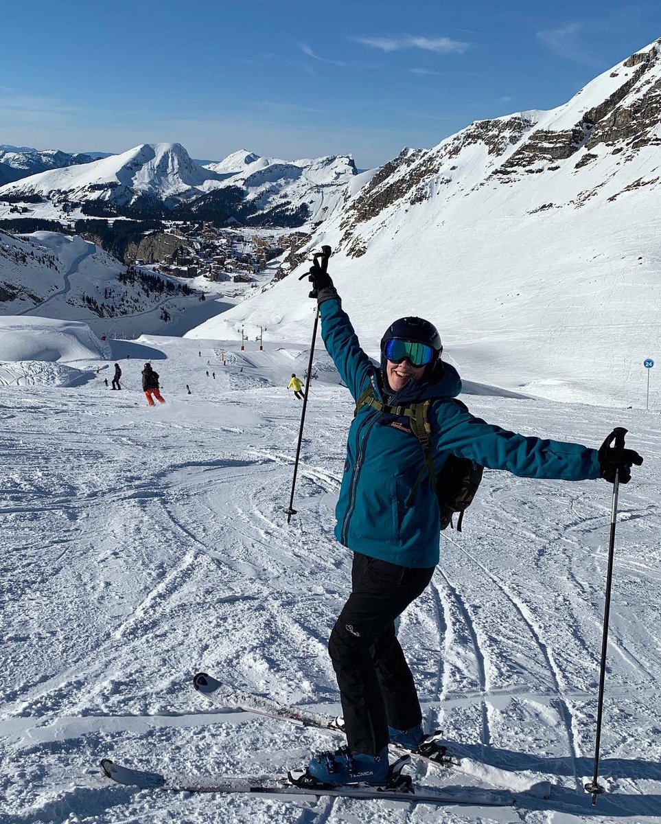 chitchatgeorge's tweet image. 2 years apart. Life is good ✌🏻 #kneesurgery #recoverypro #madeit #champ