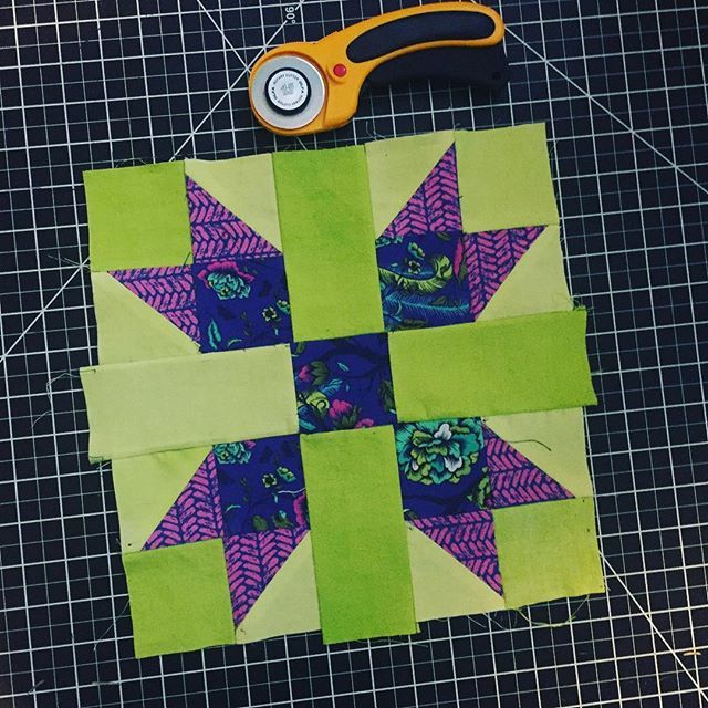 tumblingwheels's tweet photo. My Lisa frank aesthetic in quilt form! #quiltclub also I cant figure out how to log into my own instagram sorry TTW! https://t.co/vTjGtkhcRP https://t.co/dTmXdAIr6l