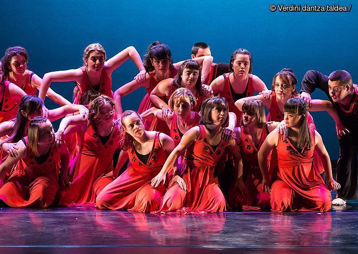 Domingo día 10 a las 19,30 en <a href="/VEAntzokia/">Victoria Eugenia</a> 
Espectáculo de danza <a href="/VerdiniVDT/">Verdini DantzaTaldea</a> 
Integración de discapacitados mediante la danza.
Emocionante !! 
<a href="/donostiakultura/">Donostia Kultura</a> <a href="/Juanmarimanero/">Juan Mari Mañero</a> 
📷 Verdini Dantza Taldea