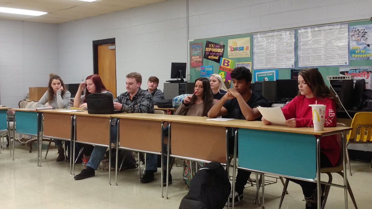 webbwillymad's tweet photo. American Business Legal Systems Ss are debating the relationship between the 2nd amendment and mass shootings. #differentwayoflearning
#higherorder
@RyanBJackson1 @EricLHughes @MPHSGoTigers https://t.co/HsqzklwvjQ