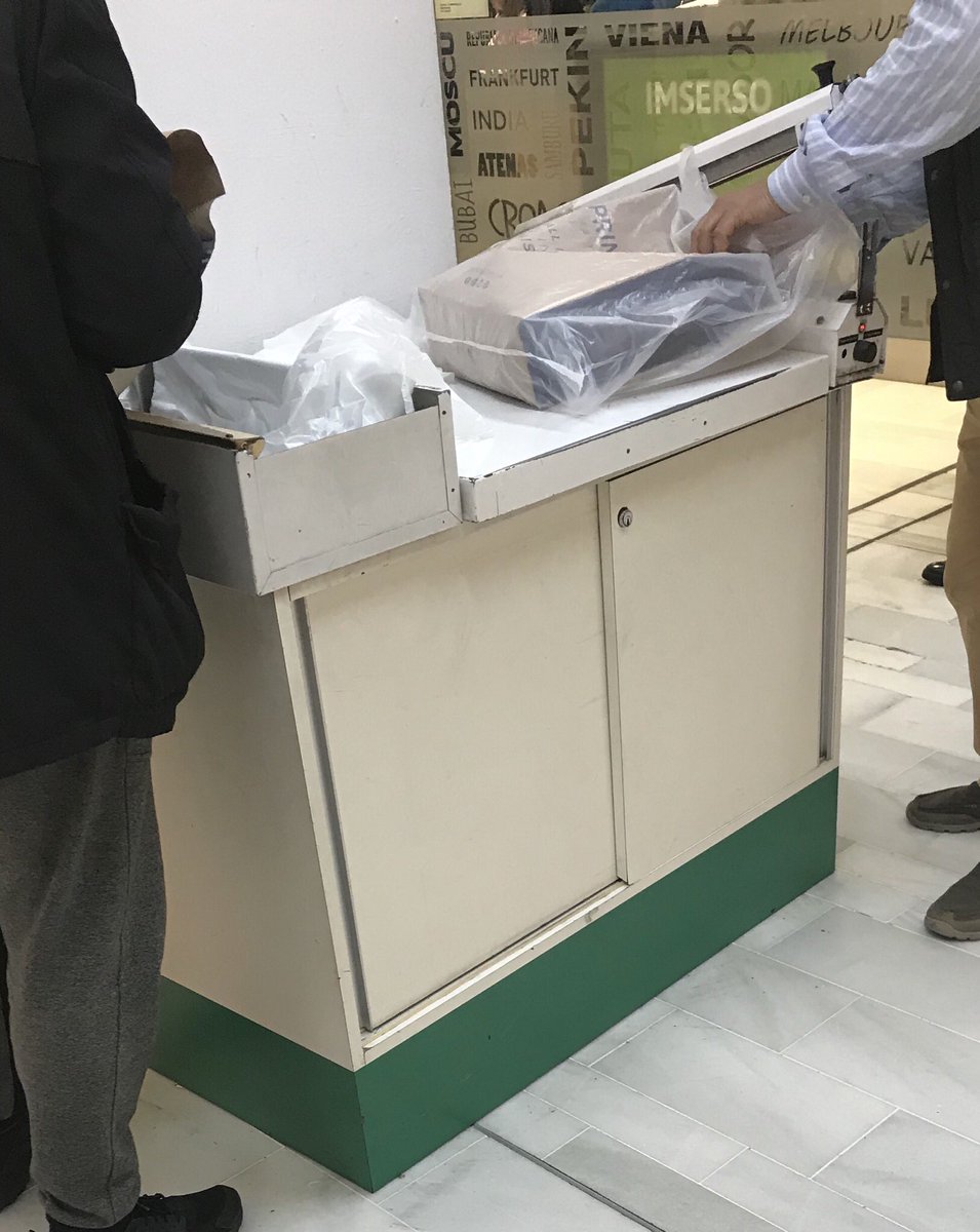 sofmorona's tweet image. Mientras el mundo lucha contra el plástico en @elcorteingles e @hipercor te obligan a meter tus bolsas en bolsas de plástico 🌍☠️ #plastico #plasticfree