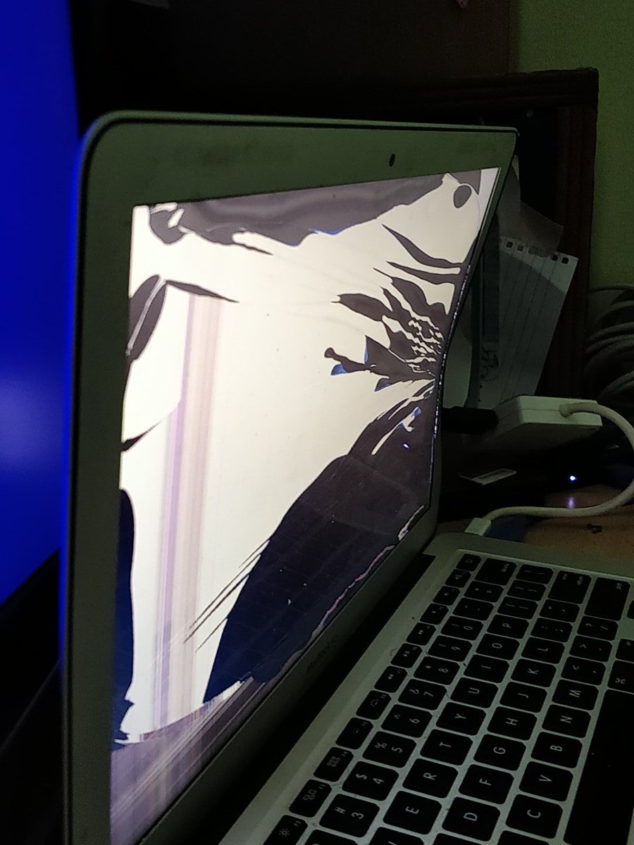 First curved screen for Mac by <a href="/Apple/">Apple</a> <a href="/evanblass/">evanblass</a> <a href="/AppleNews/">Apple News</a> by <a href="/tgiitb/">Tarun Gupta</a>