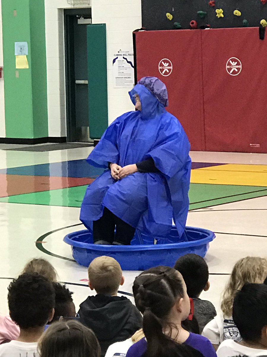 PatyGonzalez3rd's tweet photo. What an AMAZING DAY! APEX Fun Run and turning our principal into an ice cream sundae. #MoraLegacy https://t.co/oy09Q8QCHq
