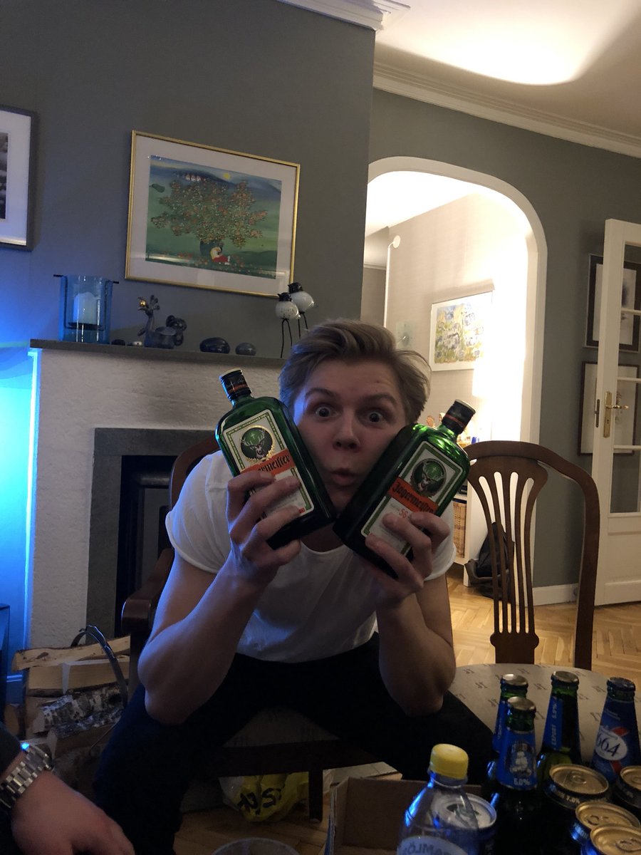 Hedlund99's tweet photo. #låtfilipfesta  förihelvete https://t.co/Vq6ypbnWHx