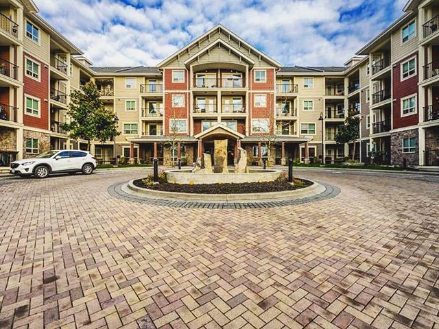 🥳 JUST SOLD - My buyer got a great price on this beautiful condo in the incredibly well-built Avalon Gardens building in Murrayville. How about that approach? #justsold #langley #mdmconstruction #avalongardens langleyrealtor 
Looking to buy or sell? Let’s grab some joe! ☕️