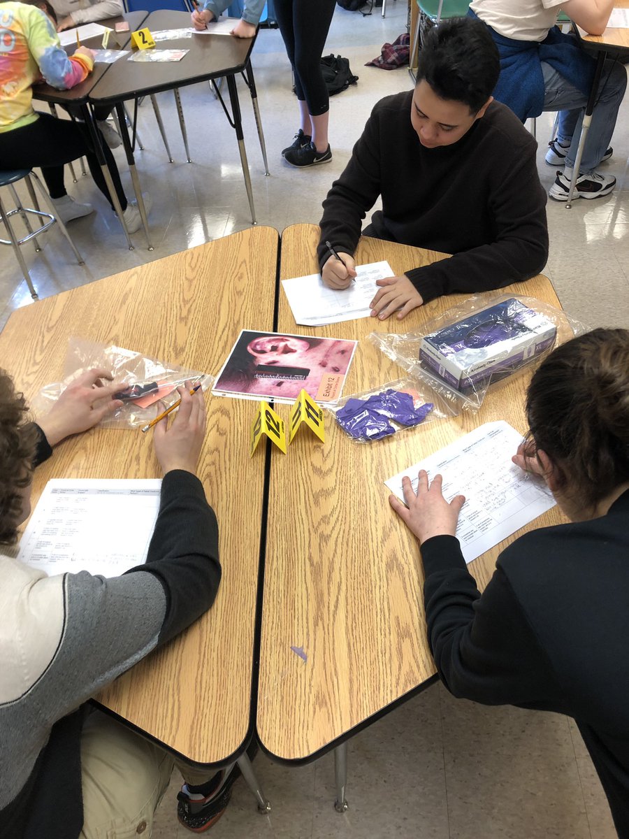 Ksimpson_LHS's tweet photo. Forensic science students learning to see the word with different eyes. How can these everyday items link suspects to crime scenes? What do forensic scientists look for to individualize the evidence? It’s not just DNA or fingerprints! #forensics #criticalthinking #evidence https://t.co/KdhSU3kQ0G