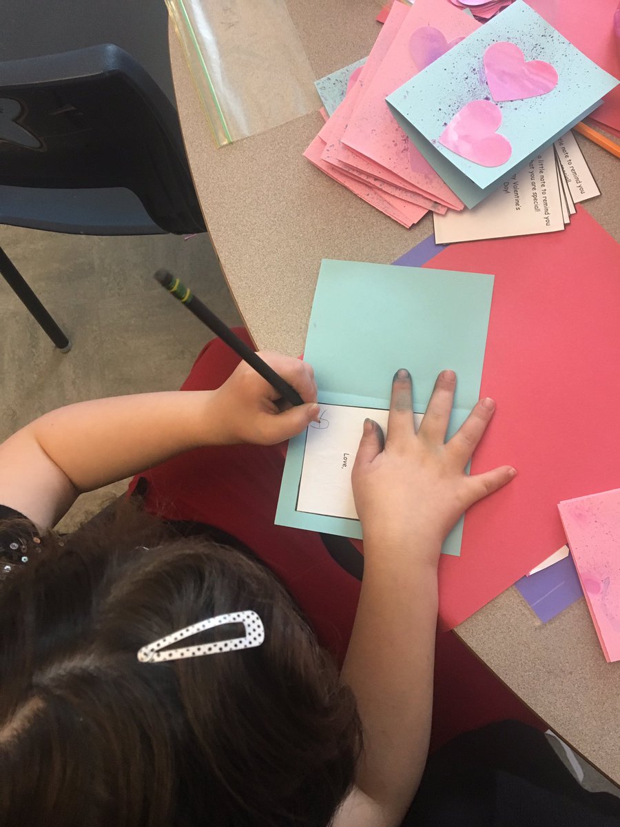 MsKaraFitz's tweet image. Today we finished up a special little project that we&apos;ve been working on for the past couple of weeks - over 30 Valentines to donate to #projectkindness ❤️ @StTeresasSchoo1 @MainlanderHai