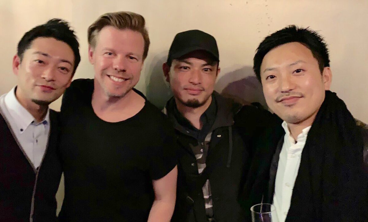 interludeplayer's tweet image. 世界のトップDJ #FerryCorsten 様と😭10代から憧れていた存在に対面して固まるやつ。気さくに握手して下さってありがとうございます😭😭😭 そして間近でプレイを見ることができて幸せでした。全部タカ様のお陰😭😭😭というか、タカって何者よ…。@TakaRhythmalism #systemF