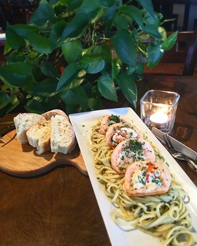 From vinespastagrill Reserve your table with us tonight and enjoy our feature of the night, a salmon roulade stuffed with juicy lobster, ricotta cheese and fresh spinach, all served atop a bed of basil cream linguine. #tg... zpr.io/gjxSZ
