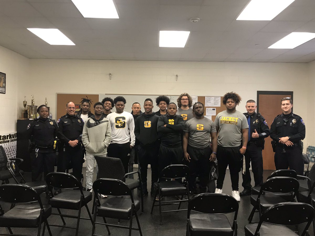 BGCGT17's tweet photo. Thanks to the Starkville Police Department coming to talk to the Starkville High Football Jrs today!! https://t.co/ISnrSB6p86