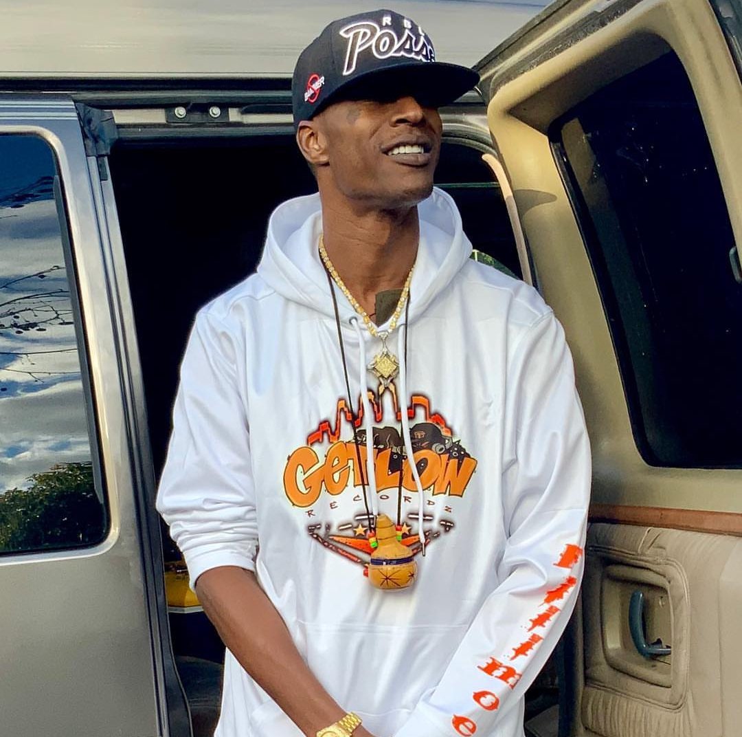InnovativeBehav's tweet photo. Custom hoodie for bay legend JT the Bigga Figga #fashion #BayArea #Rappers #hoodie #custom #lifegoals #FridayMotivation #getlow #FridayFeeling https://t.co/H0c3j7KyIq
