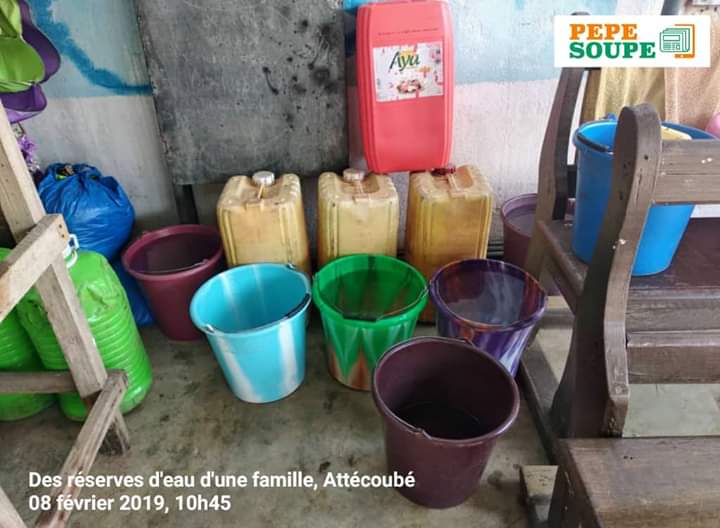 cidigitale's tweet photo. Un sous quartier de Locodjro, derrière le marché après le carrefour Jean Paul 2 est en proie à une coupure d'eau depuis quelques mois. Les populations de Locodjro ne savent plus à quel saint se vouer. 
#actualite #pepesoupe #abidjan #attecoube #civ225

Photo: Frédéric N'GUESSAN https://t.co/raxvwuRNwQ