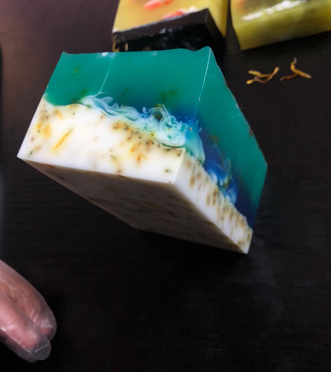 meforme9's tweet photo. always working😌 
#sooncome
#handmadesoap
#naturalskincare
#soapdealer💛🌙 https://t.co/UnpL1kTbLk