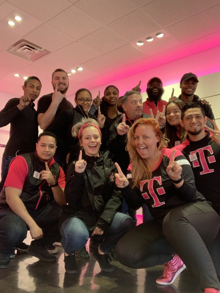 MagentaJayQ's tweet photo. #SeriousFun @TMobile #WeWontStop #Ready! Week 1 down thanks @Benb503 #SimplyTheBest #PhillyMLC https://t.co/edB86M9V2A