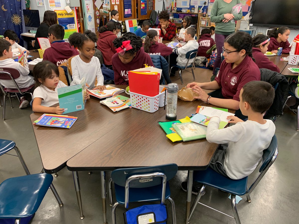 MS101_Bronx's tweet photo. Today, our 6th grade book club read with our P.S. 304 1st grade and P.10X 3rd grade friends! We had a great time sharing our love of reading (and snacks!) together! #collaborativecampus #reading @District8Supt @MeishaPorter @PS_304 https://t.co/ED6YqIyq85