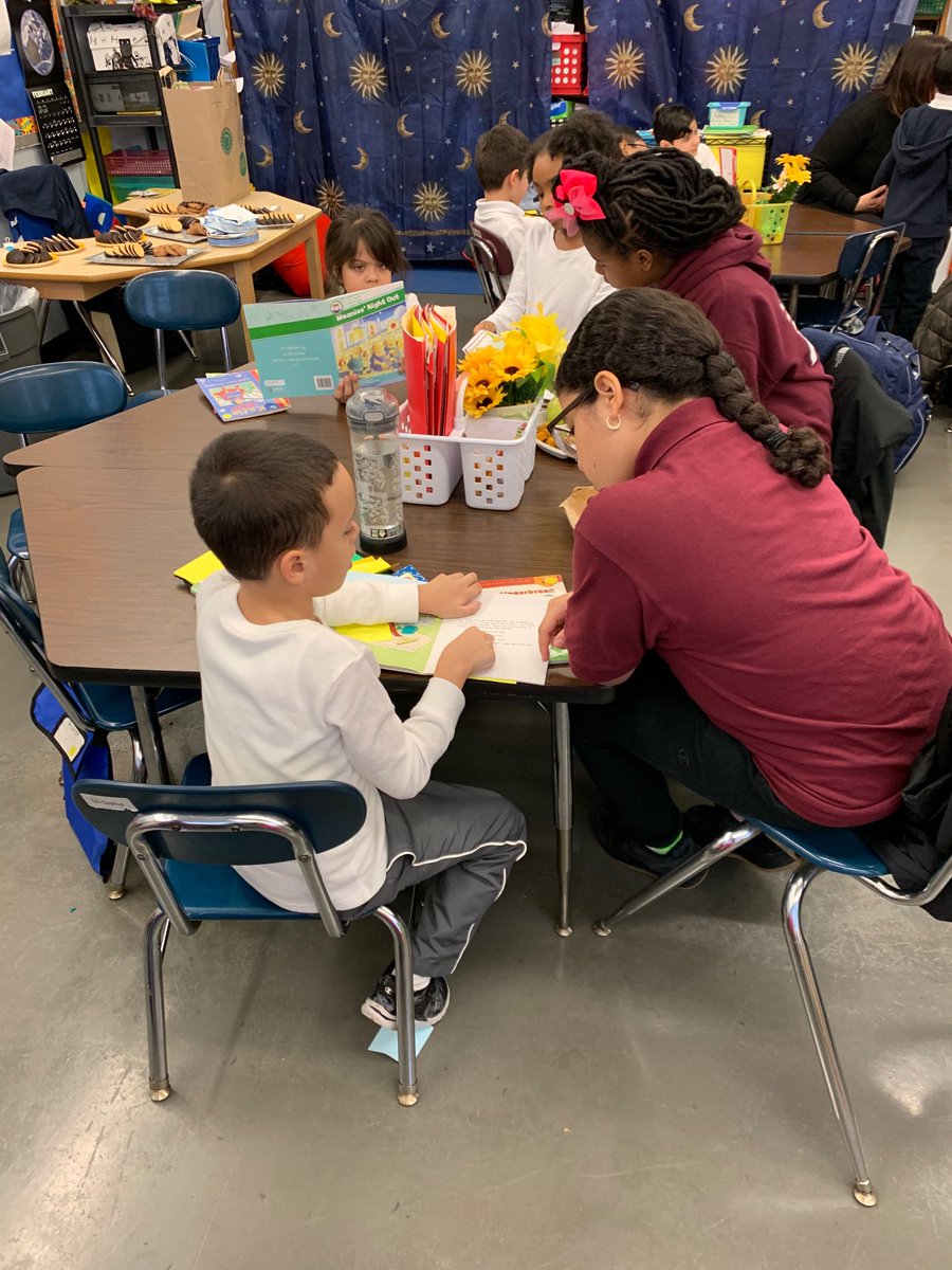 MS101_Bronx's tweet photo. Today, our 6th grade book club read with our P.S. 304 1st grade and P.10X 3rd grade friends! We had a great time sharing our love of reading (and snacks!) together! #collaborativecampus #reading @District8Supt @MeishaPorter @PS_304 https://t.co/ED6YqIyq85