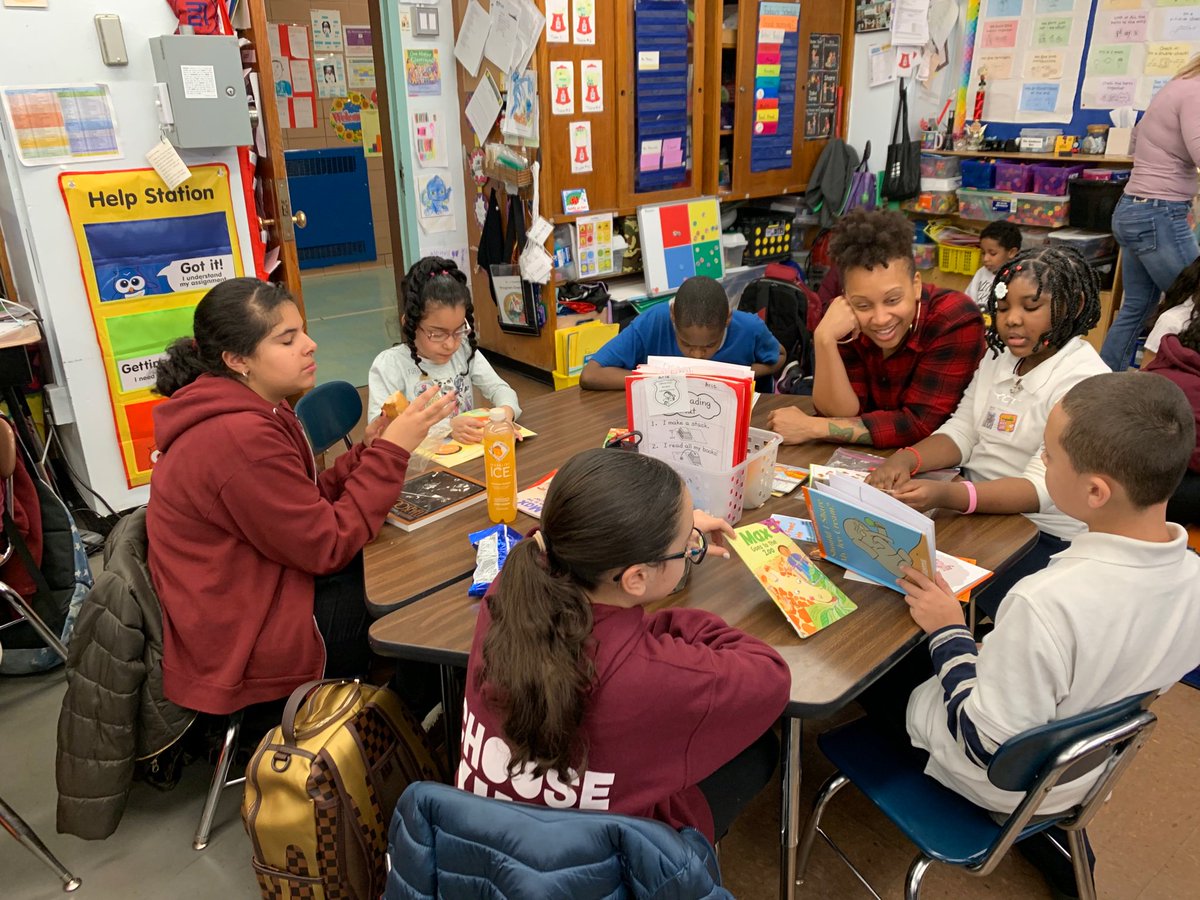 MS101_Bronx's tweet photo. Today, our 6th grade book club read with our P.S. 304 1st grade and P.10X 3rd grade friends! We had a great time sharing our love of reading (and snacks!) together! #collaborativecampus #reading @District8Supt @MeishaPorter @PS_304 https://t.co/ED6YqIyq85