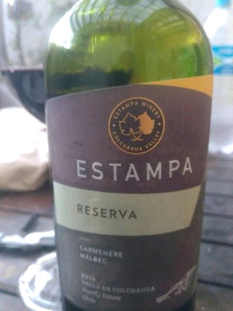 Belo blend chileno de coloração vermelho Rubi intensa, …. Wine de <a href="/EstampaWine/">Estampa</a> via @Vivino: vivino.com/users/marcelo.…
