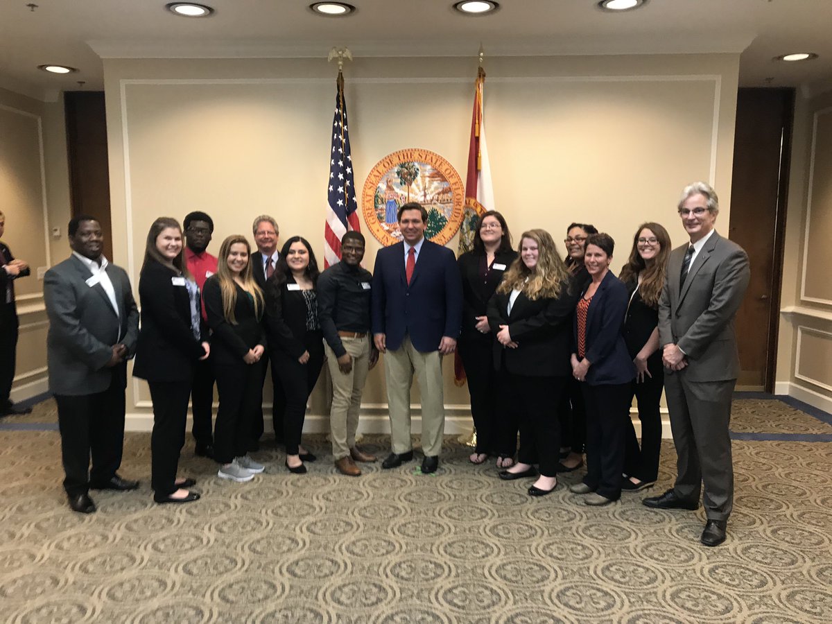 Our Student Activities Board members had the chance to meet with @LtGovNunez and <a href="/GovRonDeSantis/">Ron DeSantis</a>  yesterday afternoon during their <a href="/FCSSGA/">FCSSGA</a> conference!