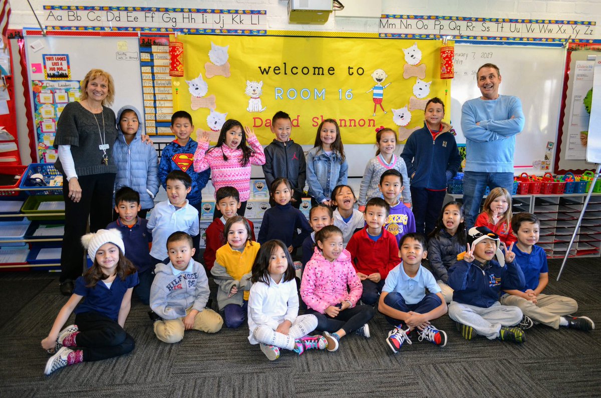 ArcadiaUnified's tweet image. Thanks so much to children’s book author/illustrator David Shannon for celebrating @Scholastic Art Contest Winner/ @CaminoGrove 1st-grader Chloe Tam! David took time to draw an original piece for the school &amp;amp; sign books for Chloe &amp;amp; her class! #ImagineInquireInspire #MyDayInLA