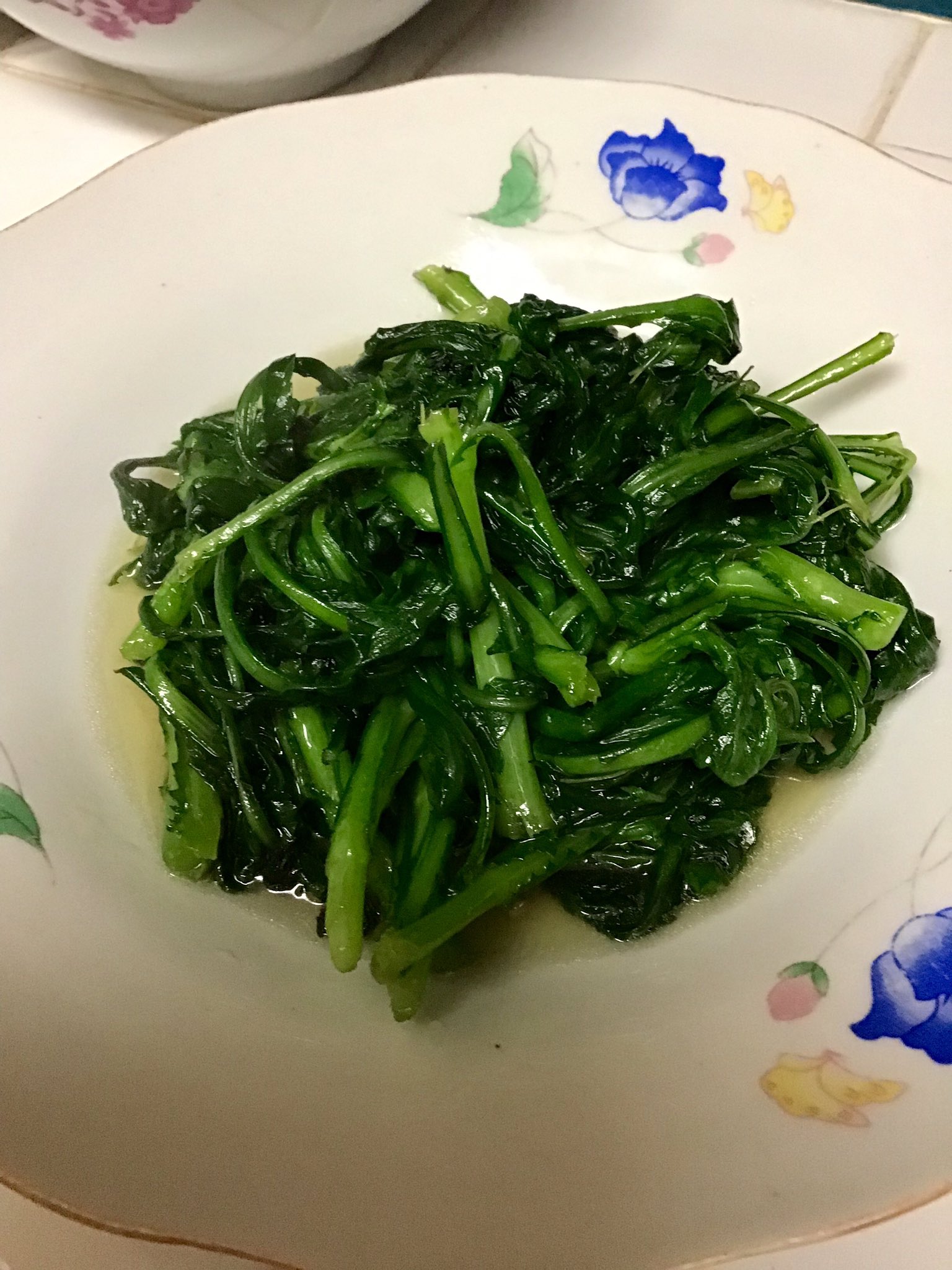 上海の定番 春菊炒めがシンプルで簡単で美味しそう 話題の画像プラス 上海の定番 春菊炒めがシンプルで簡単で美味しそう 話題の画像プラス