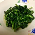 上海の定番、春菊炒めがシンプルで簡単で美味しそう!
