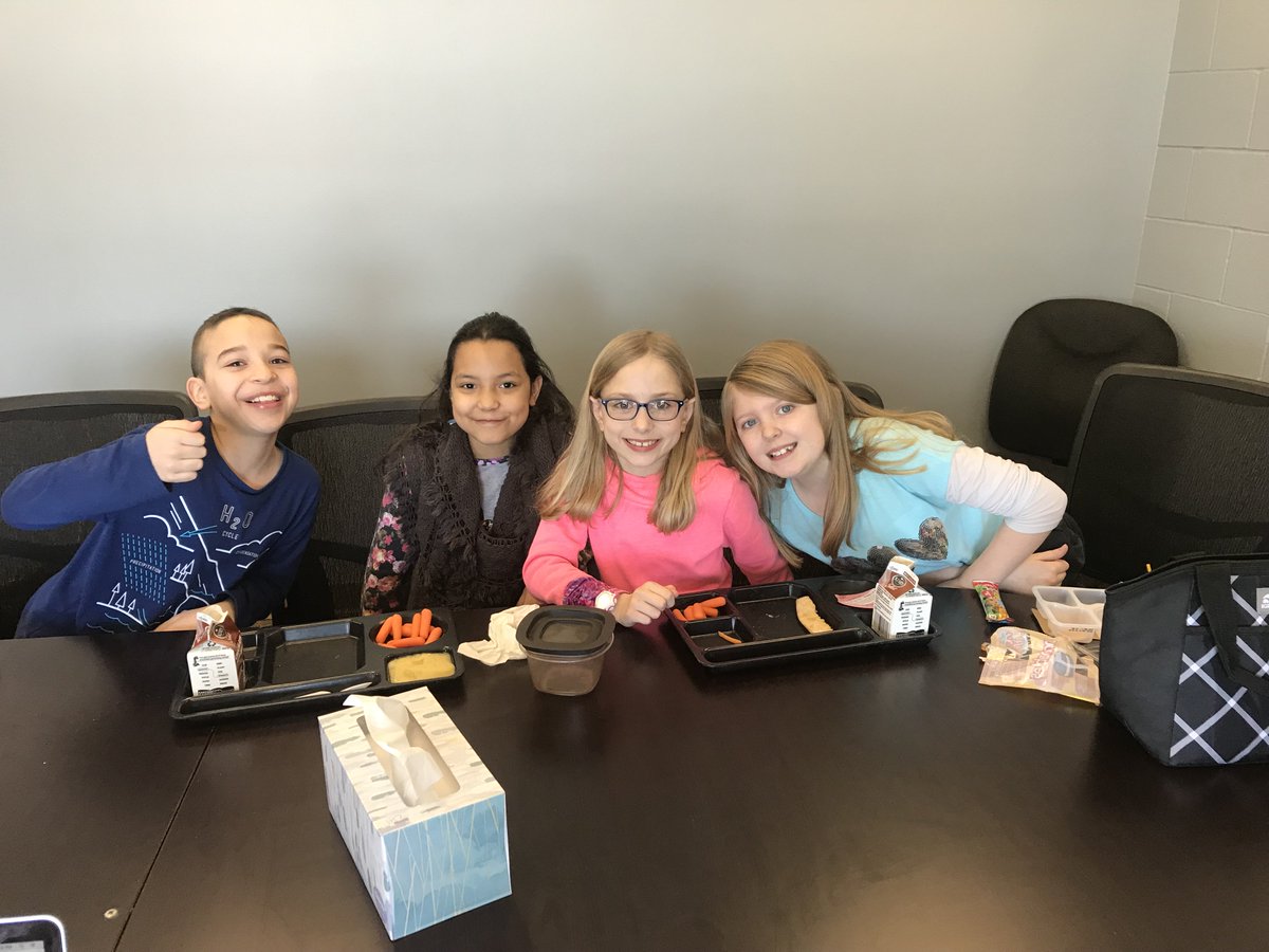 Director_Corbe's tweet photo. It's PBIS "Lunch with the Principal Day" at OES!  Loved talking with these guys about their favorite books! 
#pbismn 
#oes
#EaglePride 
#lovetoread https://t.co/kEeihTkh3h