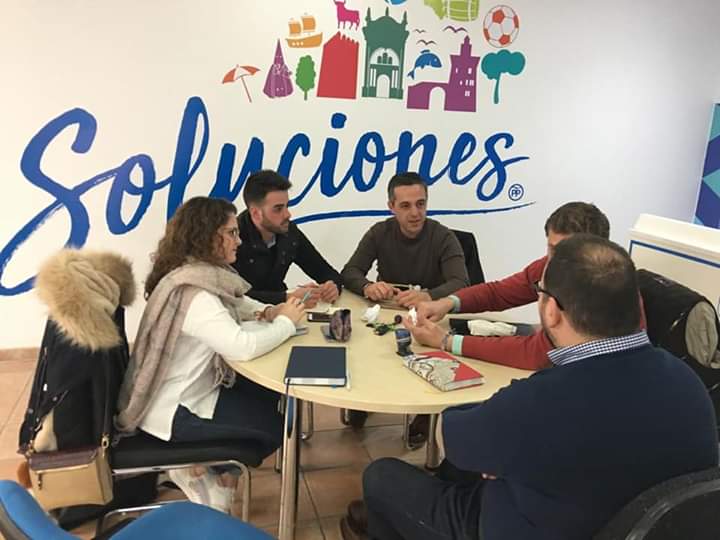 NNGGPtoStaMaria's tweet photo. SE AVECINAN SORPRESAS‼️😳
➡️Empezando a trabajar con muchísima #ilusión por #ELPUERTO🐂

#VivaElPuerto #Soluciones 

@AlvaroMGObregon @Jesus_Garay11 @JavierBelloGonz 
@NoeGS95 @populareselPto https://t.co/Rttq9Didhs