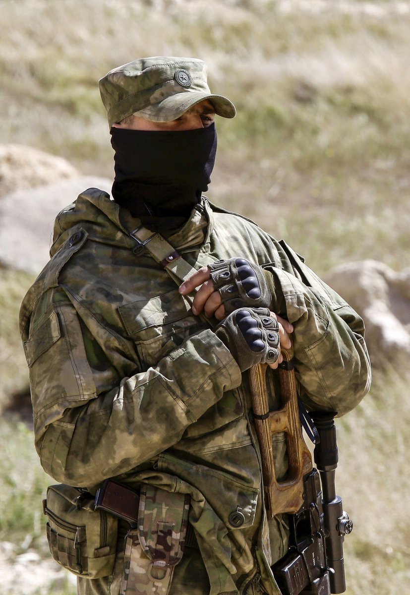 Instructor fromVEGA-PMC training SAA. Strange seeing AA wearing those helmets, it is just weird for some reason.Bunch more public photos here(scroll up) -  https://twitter.com/RALee85/status/1093983320889872384 And photo from Ghouta last year, with alleged PMC member carrying VSS, witch is even stranger.