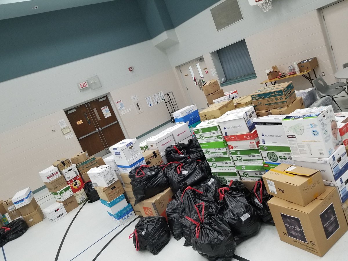 ToastyToesWR's tweet photo. Here’s a great reminder of the good in #WRAwesome! Thanks for donating 39,500 prs of socks to #ToastyToes2018
@CambFoodBank
@Workingcentre @hofwatreg 
@Reception_House @camb_shelter @oneROOFYouth @TSAKitchener @HeartBeatsHate 
#heartbeatshate #kindnessmatters https://t.co/pcgpZNlIkC