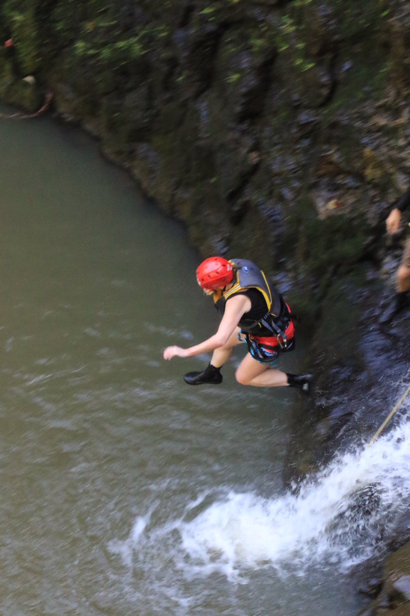 helen_collis's tweet photo. Fun in #maui #waterfallrappelling #hawaii https://t.co/q1LNhYzZOv