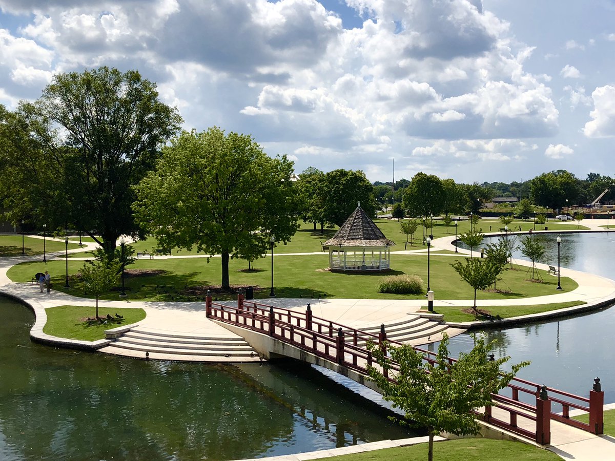 SecondaryAdv's tweet photo. Your favorite outdoor spot for #iHeartHsv - one of ours is Big Spring Park. It’s usually surrounded by incredible things #panopoly #foodtrucks #nasainthepark #jazzinthepark and so much more! @Go2HuntsvilleAL @visitnorthal https://t.co/jD3il9fIUj