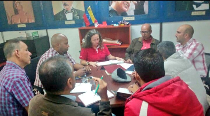 CDCETachira's tweet photo. Directora @charlychaves, equipo de @ZonaEducTachira @wilderrojas86 y autoridades del @MPPEDUCACION @Rafaelsimonchac sostuvieron reunión de trabajo en pro a la defensa de la Educación de los Niños, Niñas y Adolescentes del #Táchira 

#YoFirmoPorLaPazDeVenezuela 
@psuvaristobulo https://t.co/2ZI40H1SAx