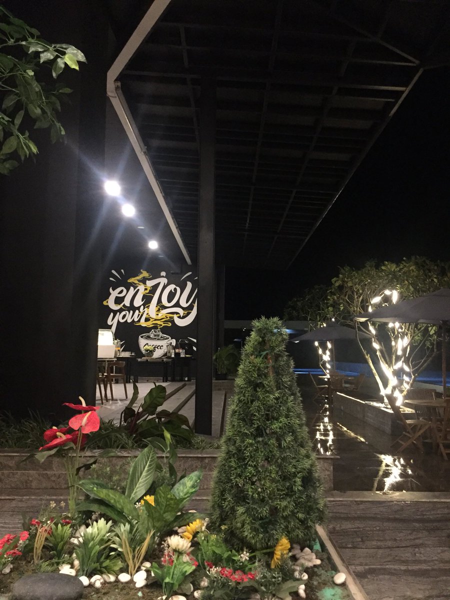 andayuraisya's tweet photo. Ga nyangka. sekabupaten BDJ pnya hotel kegini.. terharuuu akutuuuu 🙀😝 https://t.co/RvJhI8BfUy