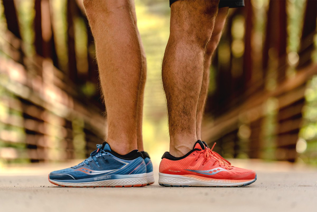 SauconyLATAM's tweet photo. 💙❤️ ¿Cuál prefieres? Comenta ⬇️ #WeWhoRun #GuideISO2 #RiseISO https://t.co/ZhCOWGvKet