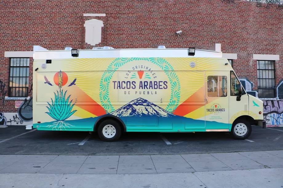 kopykake's tweet image. Los Originales Tacos Árabes de Puebla held a big opening party of their  new food truck and celebrating with a cake with their logo!