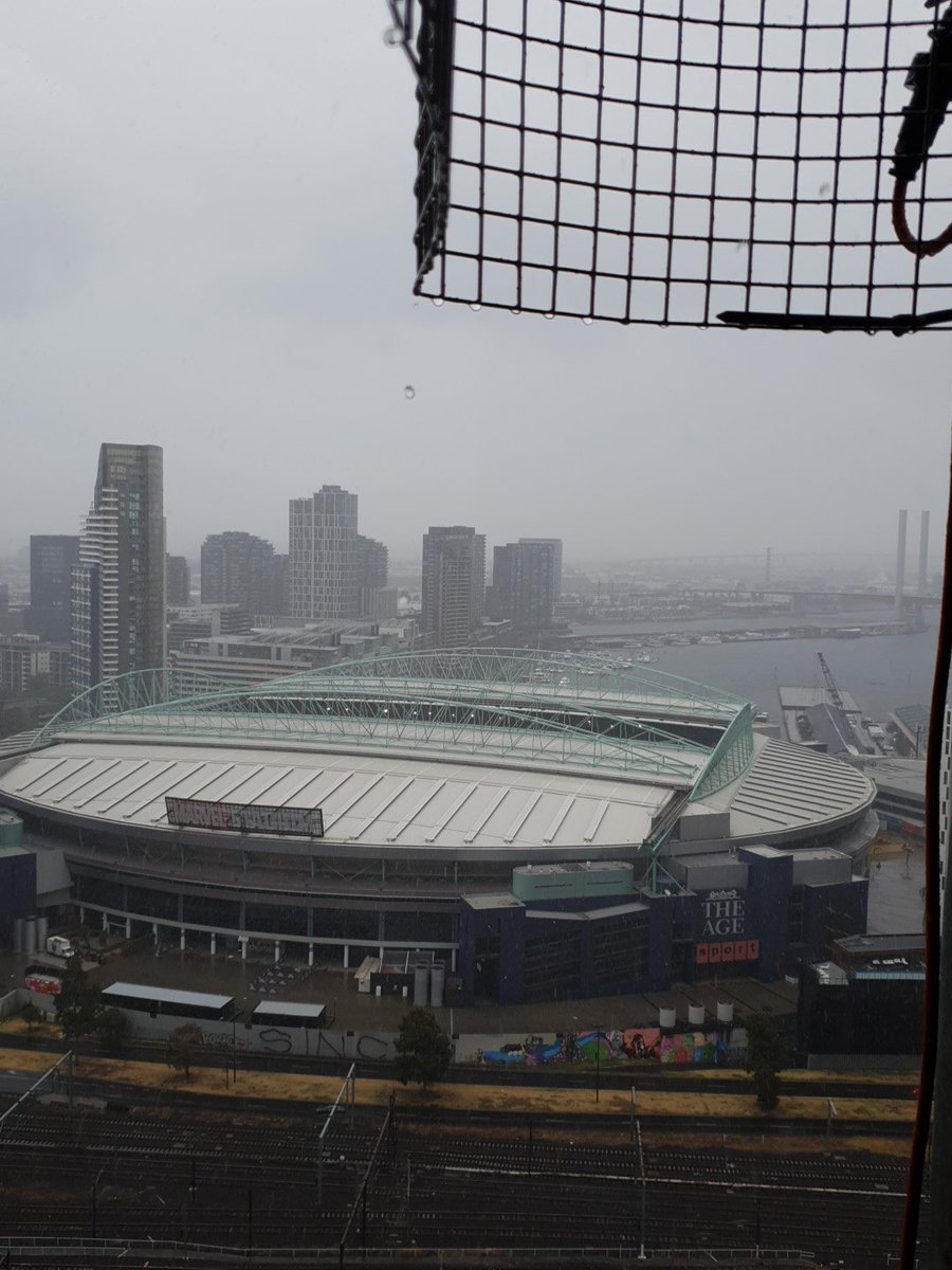 Pouring rain.....shut the bloody roof <a href="/marvelstadiumau/">Marvel Stadium</a> <a href="/NitroCircus/">Nitro Circus</a> in a few hours.
