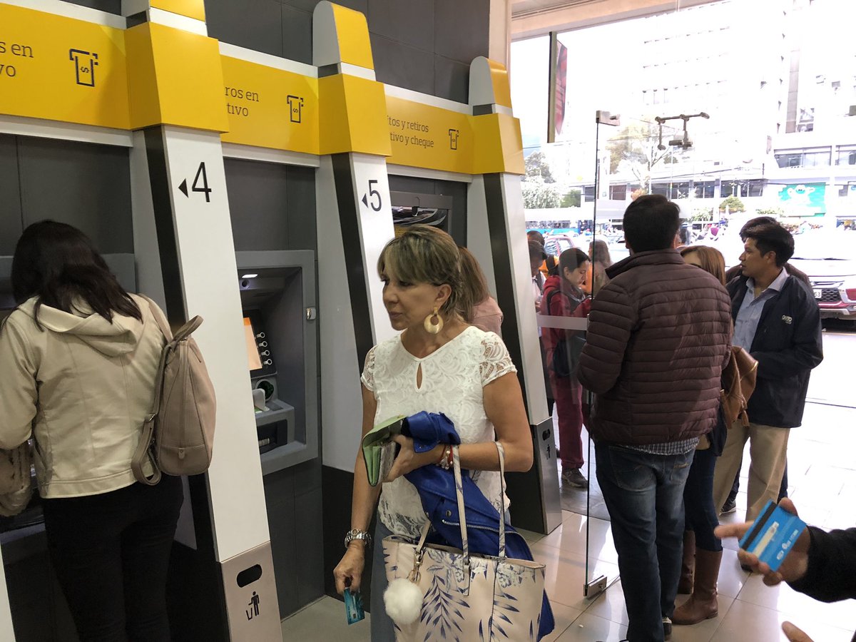 Ceroexcusas_ec's tweet image. Colapsa el sistema del @BancoPichincha se quiere hacer transacciones y no funciona ni cajeros ni #datafast #BancoPichincha